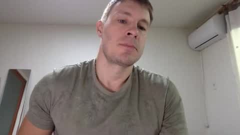 Snapshot of capt_oliver chatting on February 28, 4:24 am follow my twitter online show from February 28, 4:24 am