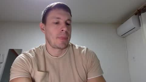 Snapshot of capt_oliver chatting on March 1, 4:36 am follow my twitter online show from March 1, 4:36 am