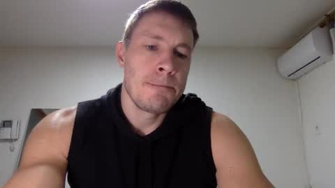 Snapshot of capt_oliver chatting on March 2, 4:25 am follow my twitter online show from March 2, 4:25 am