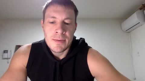 Snapshot of capt_oliver chatting on March 2, 5:08 am follow my twitter online show from March 2, 5:08 am