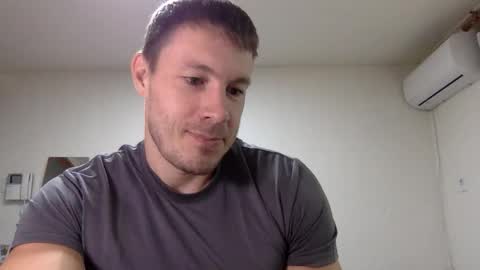 Snapshot of capt_oliver chatting on March 4, 4:51 am follow my twitter online show from March 4, 4:51 am