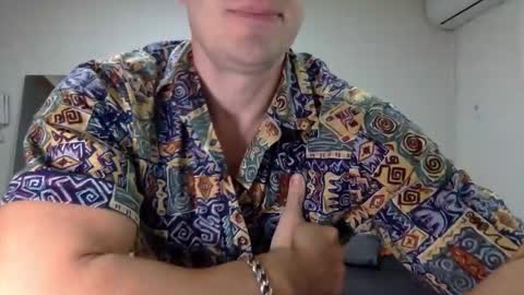 Snapshot of capt_oliver chatting on March 7, 4:09 am follow my twitter online show from March 7, 4:09 am