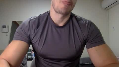 Snapshot of capt_oliver chatting on March 11, 5:02 am follow my twitter online show from March 11, 5:02 am