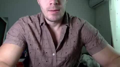 Snapshot of capt_oliver chatting on March 13, 4:30 am follow my twitter online show from March 13, 4:30 am