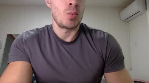 Snapshot of capt_oliver chatting on March 14, 4:29 am follow my twitter online show from March 14, 4:29 am