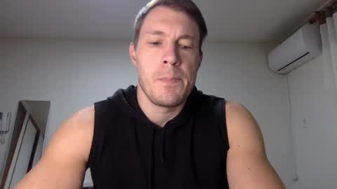 Snapshot of capt_oliver chatting on March 20, 5:56 am follow my twitter online show from March 20, 5:56 am