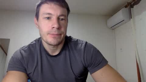 Snapshot of capt_oliver chatting on March 21, 5:23 am follow my twitter online show from March 21, 5:23 am