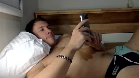 Snapshot of capt_oliver chatting on March 25, 4:18 am follow my twitter online show from March 25, 4:18 am