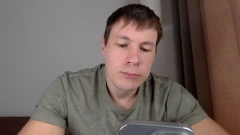 Snapshot of capt_oliver chatting on March 29, 3:28 am follow my twitter online show from March 29, 3:28 am