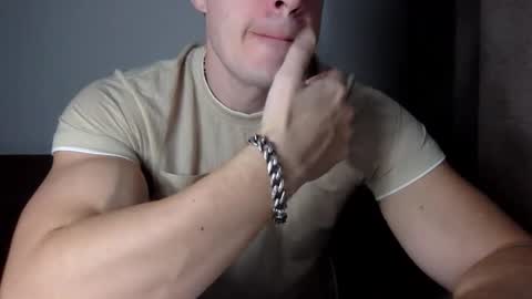 Snapshot of capt_oliver chatting on March 30, 4:35 am follow my twitter online show from March 30, 4:35 am