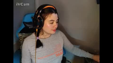 cara890713 online show from January 3, 6:11 am