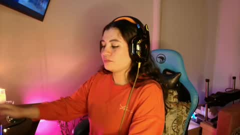 cara890713 online show from March 4, 10:49 pm