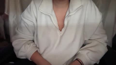 Snapshot of carabou11 chatting on December 1, 7:19 pm Cara Bou online show from December 1, 7:19 pm