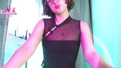 Snapshot of caraenaranja chatting on October 24, 3:36 am Amy online show from October 24, 3:36 am