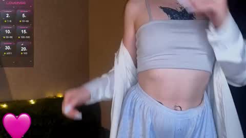 Snapshot of caramel_95 chatting on March 18, 7:28 pm caramel_95 online show from March 18, 7:28 pm