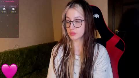 Snapshot of caramel_95 chatting on March 20, 8:35 pm caramel_95 online show from March 20, 8:35 pm