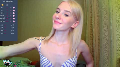 Snapshot of caramel_pie_ chatting on December 2, 9:17 pm caramel online show from December 2, 9:17 pm