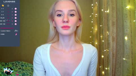 Snapshot of caramel_pie_ chatting on December 4, 7:45 pm caramel online show from December 4, 7:45 pm