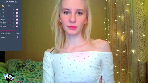 Snapshot of caramel_pie_ chatting on December 8, 11:40 pm caramel online show from December 8, 11:40 pm