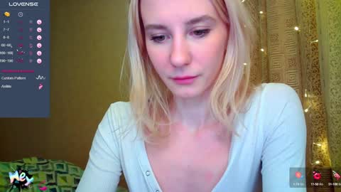 Snapshot of caramel_pie_ chatting on December 9, 8:23 pm caramel online show from December 9, 8:23 pm