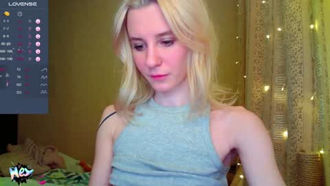 Snapshot of caramel_pie_ chatting on December 24, 8:38 pm caramel online show from December 24, 8:38 pm