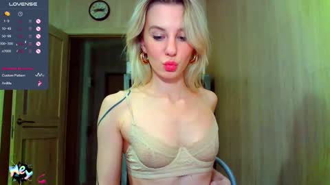 Snapshot of caramel_pie_ chatting on September 15, 8:53 pm caramel online show from September 15, 8:53 pm