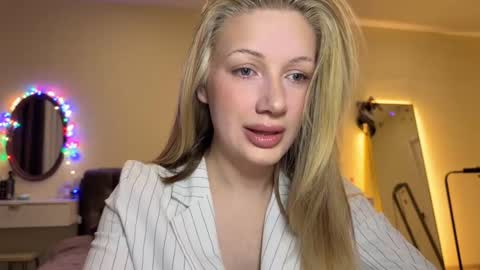 Stella online show from February 6, 3:48 pm