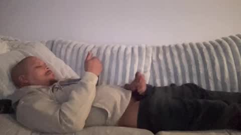 Snapshot of caramelizedzeus chatting on November 19, 1:27 am caramelizedzeus online show from November 19, 1:27 am