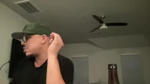 Snapshot of caramelizedzeus chatting on April 11, 12:37 am caramelizedzeus online show from April 11, 12:37 am