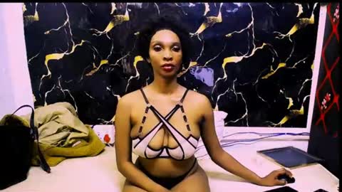caramelminxx_ online show from June 13, 7:39 am
