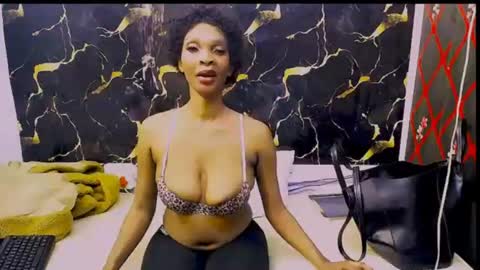caramelminxx_ online show from June 15, 8:05 am