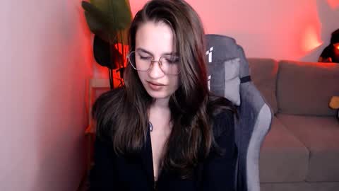 Mary online show from October 15, 9:15 pm