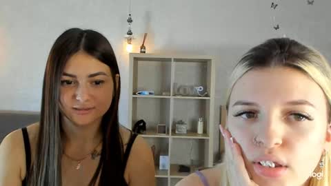 caressyourself online show from December 26, 8:39 am