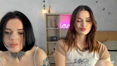 caressyourself online show from December 29, 8:11 am