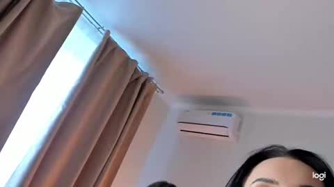 caressyourself online show from January 4, 8:17 am