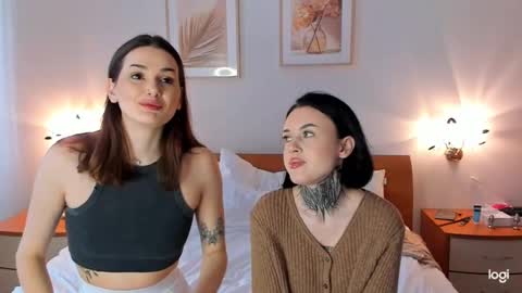 caressyourself online show from January 5, 8:11 am