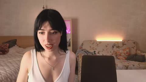 caressyourself online show from October 25, 5:30 pm