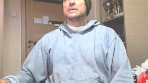 Snapshot of carin_the_body chatting on November 25, 4:23 am Laz online show from November 25, 4:23 am