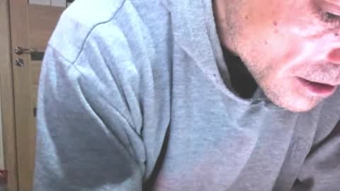 Snapshot of carin_the_body chatting on November 26, 2:01 am Laz online show from November 26, 2:01 am