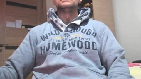 Snapshot of carin_the_body chatting on December 1, 6:07 am Laz online show from December 1, 6:07 am