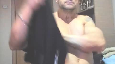 Snapshot of carin_the_body chatting on December 15, 7:40 pm Laz online show from December 15, 7:40 pm