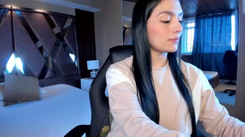 Carina online show from December 18, 11:45 am