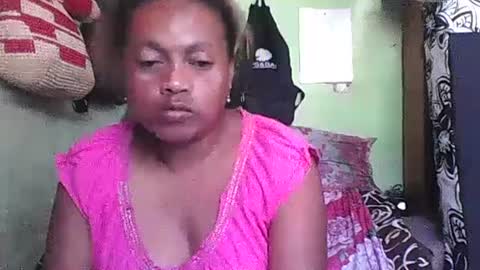 Snapshot of carinesexy69 chatting on December 7, 8:00 am carinesexy69 online show from December 7, 8:00 am