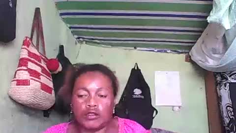 Snapshot of carinesexy69 chatting on December 7, 11:29 am carinesexy69 online show from December 7, 11:29 am
