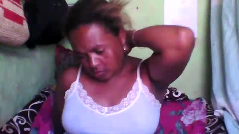 Snapshot of carinesexy69 chatting on December 12, 10:13 am carinesexy69 online show from December 12, 10:13 am