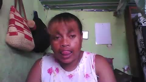 Snapshot of carinesexy69 chatting on December 13, 10:19 am carinesexy69 online show from December 13, 10:19 am