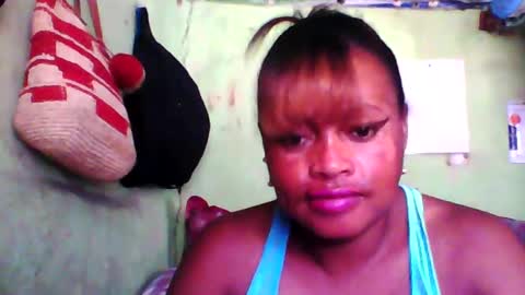 Snapshot of carinesexy69 chatting on December 18, 10:30 am carinesexy69 online show from December 18, 10:30 am