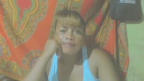 Snapshot of carinesexy69 chatting on December 19, 1:39 am carinesexy69 online show from December 19, 1:39 am
