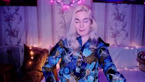 Carin online show from February 10, 7:18 pm