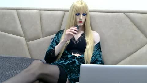 Snapshot of carla_rosson chatting on June 4, 10:05 pm sexy online show from June 4, 10:05 pm